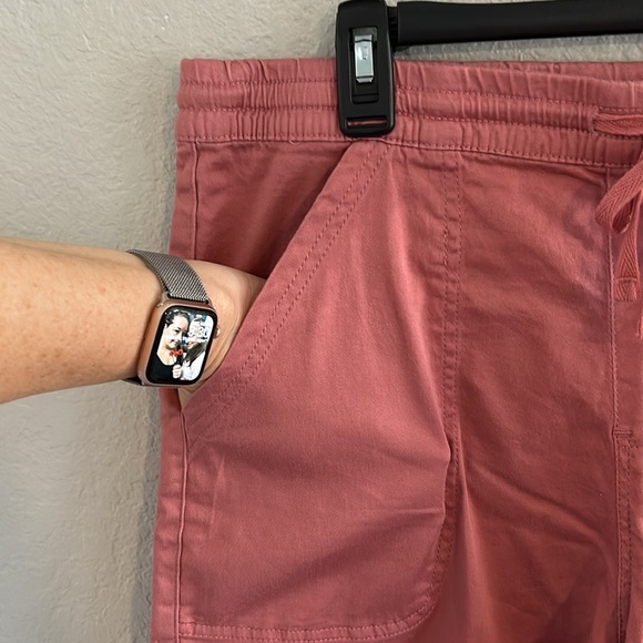 Cute mauve, drawstring shorts - Picture 4 of 10